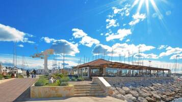 Apartamento (Three Bedroom Apartment with Balcony) | Fachada