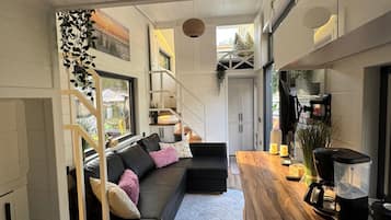 Fernseher, Tischtennisplatte