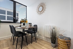 Apartament | Zona de menjador de l'habitació