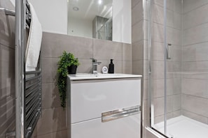 Apartment | Bathroom
