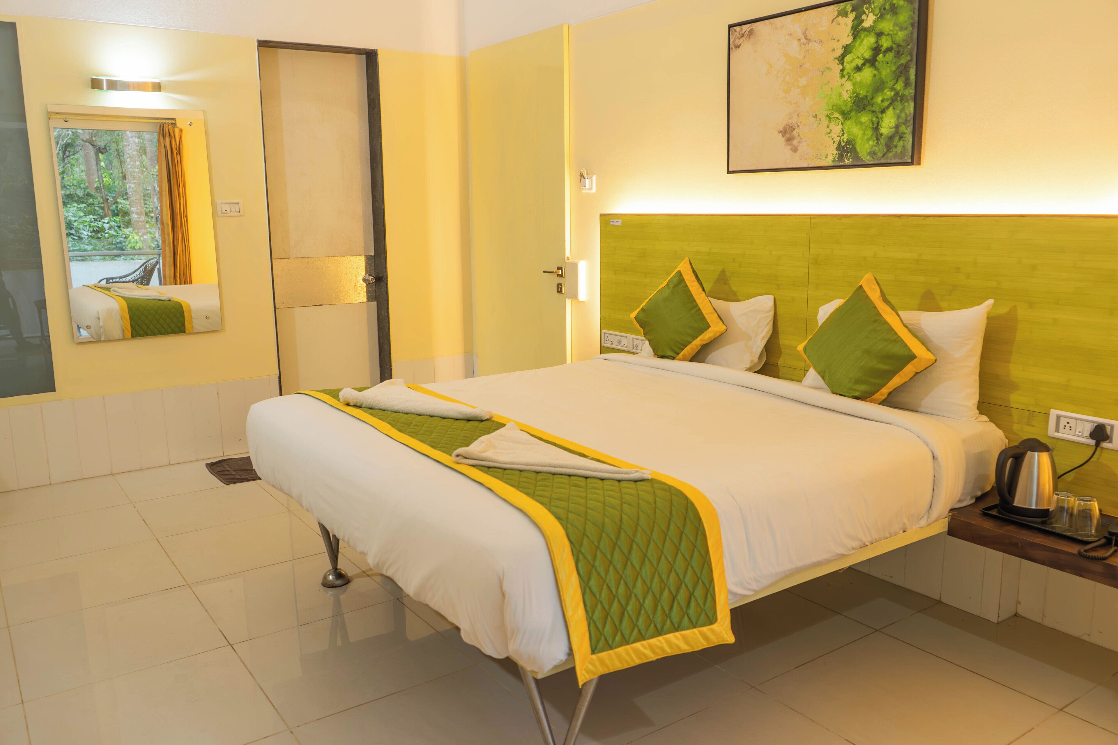 Dobbeltrom – executive, 1 kingsize-seng, aircondition, resort-utsikt | Blendingsgardiner, strykejern/-brett, wi-fi (inkludert) og sengetøy