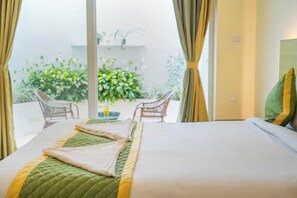 Economy Double Room, 1 King Bed, Air conditioning | Blackout drapes, iron/ironing board, free WiFi, bed sheets