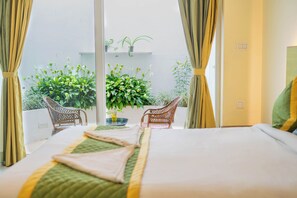 Economy Double Room, 1 King Bed, Air conditioning | Blackout drapes, iron/ironing board, free WiFi, bed sheets
