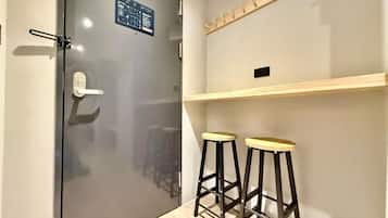 Habitación doble estándar, vista a la ciudad | Cortinas blackout, wifi gratis y acceso para silla de ruedas