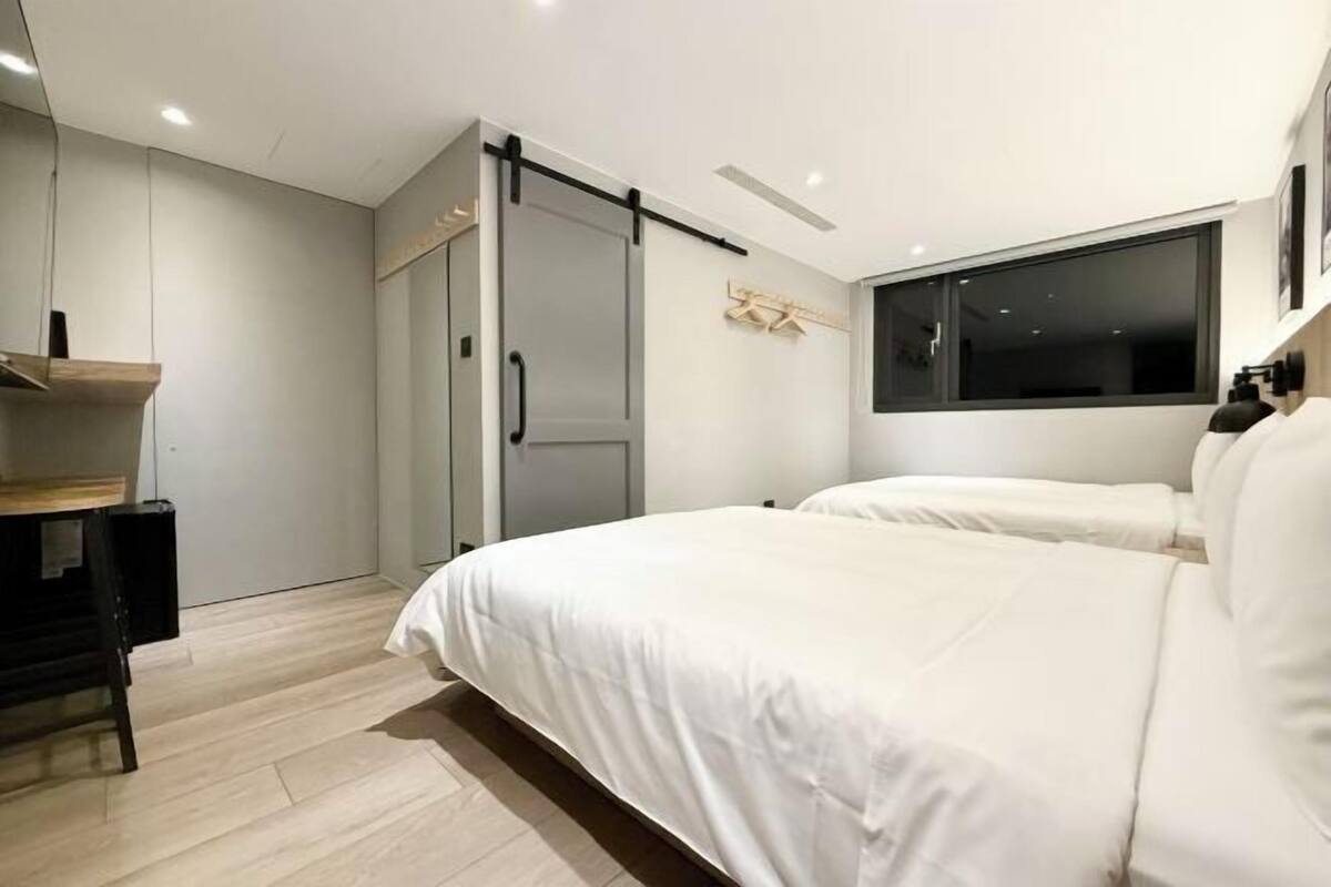 Cortinas blackout, wifi gratis y acceso para silla de ruedas