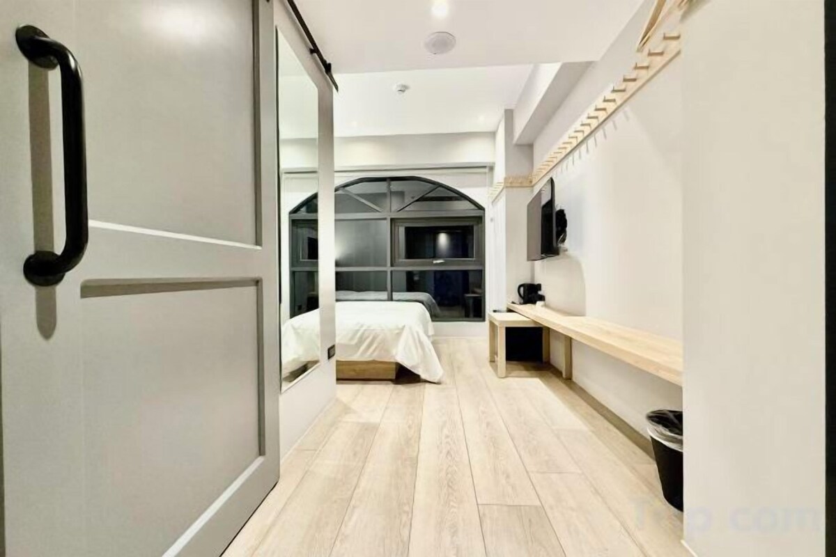 Blackout drapes, WiFi (free)