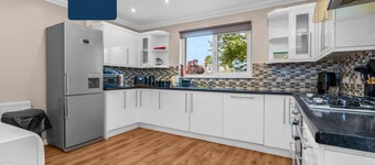 Muirton 2 - 4 Rooms, 8 Single Beds