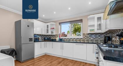 Muirton 2 - 4 Bedroom, 4 Twin rooms or adjoining beds