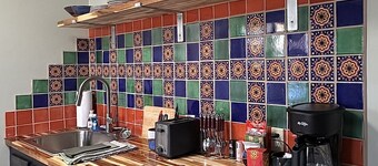 Studio Casita 5 mins to Farmer`s mkt/dogs welcome!