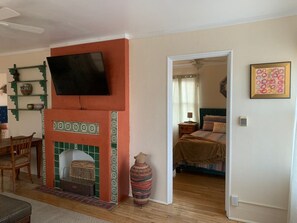 2 bedrooms, desk, iron/ironing board, travel cot