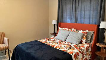 1 Schlafzimmer, Schreibtisch, Bügeleisen/Bügelbrett, Reisekinderbett