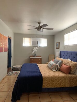 Desk, iron/ironing board, WiFi, bed sheets