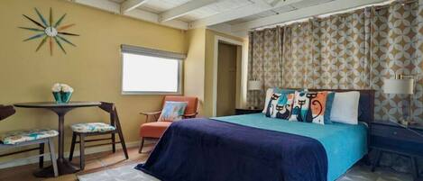 1 makuuhuone, työpöytä, silitysrauta/-lauta, vauvan matkasänky