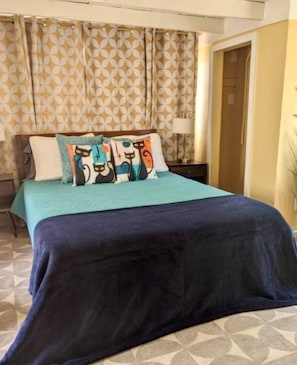 Desk, iron/ironing board, travel cot, WiFi