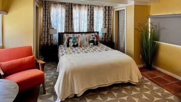 1 chambre, bureau, fer et planche Ă  repasser, lit parapluie