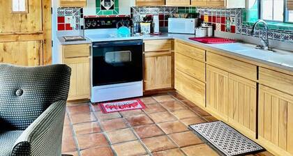 1 bed cute casita near NMSU, pet friendly
