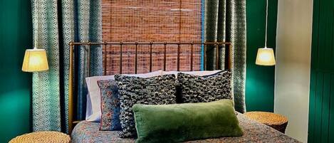 2 bedrooms, desk, iron/ironing board, travel cot