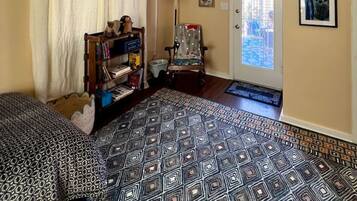 3 bedrooms, desk, iron/ironing board, travel crib