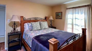 3 slaapkamers, een bureau, een strijkplank/strijkijzer, reisbedje