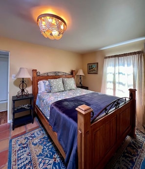 3 bedrooms, desk, iron/ironing board, travel cot