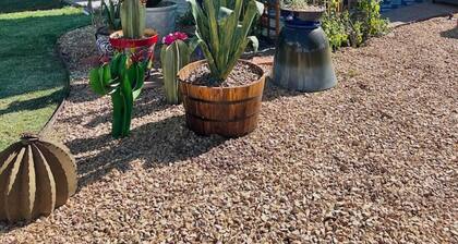 3 bd/Full kitchen/fenced yard near Field of Dreams