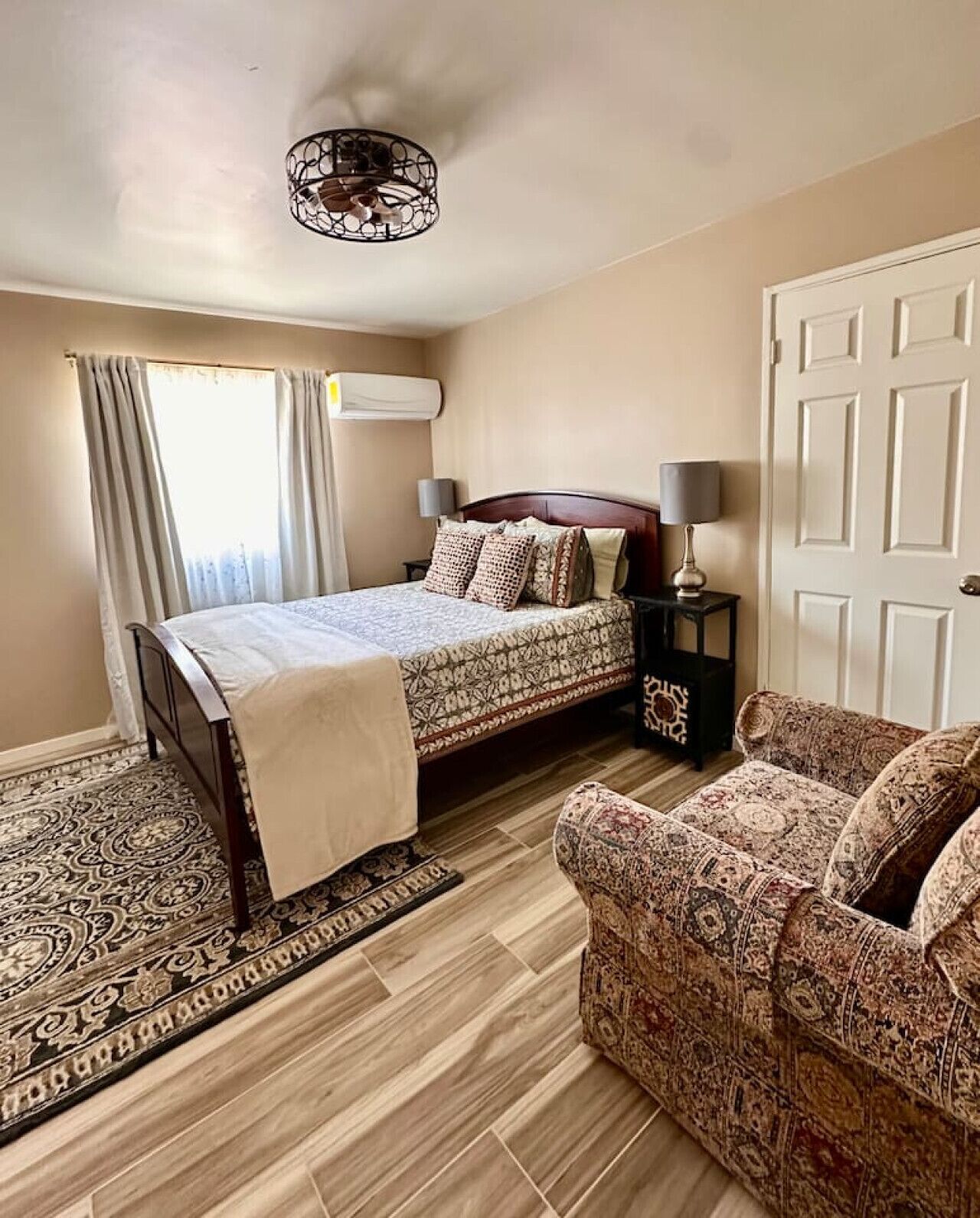 1 室のベッドルーム、デスク、アイロン / アイロン台、WiFi