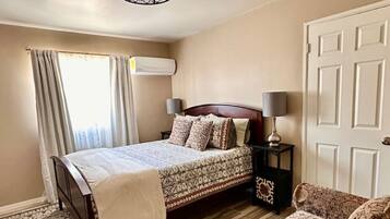 1 bedroom, desk, iron/ironing board, WiFi