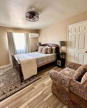 1 bedroom, desk, iron/ironing board, WiFi