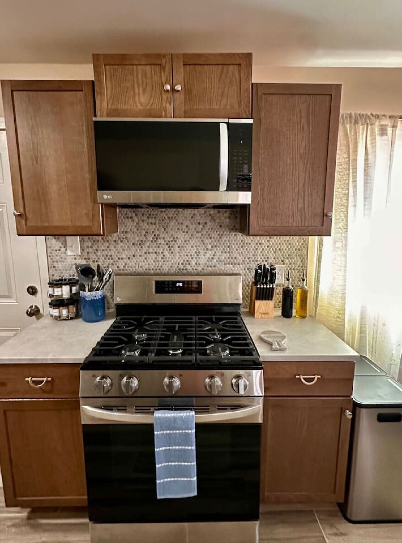 Køleskab, mikrobølgeovn, ovn, kogeplade