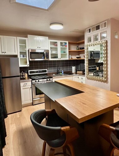 Downtown Midcentury Studio+ 3 mins to Farmer`s Mkt