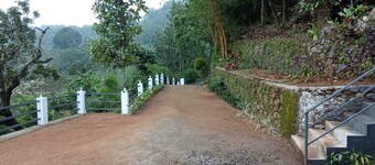 Skylark Homestay Panchalimedu - Wake up to the aroma of cardamom & cloves.