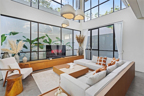 Villa, 4 Bedrooms, Pool View | Living area