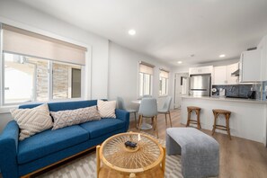 Living area - Newly Remodeled 2-BR Top Floor Suite in Beachfront Building (Newport Beach)