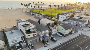 Exterior - Newly Remodeled 2-BR Top Floor Suite in Beachfront Building (Newport Beach)