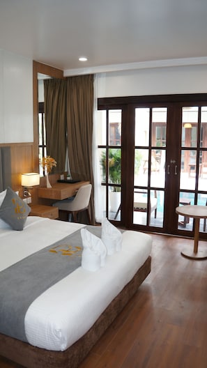 Doppia Deluxe, non fumatori, vista piscina | Una cassaforte in camera, insonorizzazione, Wi-Fi gratuito