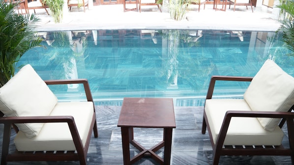 Doppia Deluxe, non fumatori, vista piscina | Una cassaforte in camera, insonorizzazione, Wi-Fi gratuito