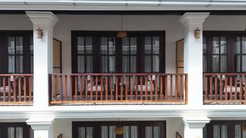 In-room safe, soundproofing, free WiFi