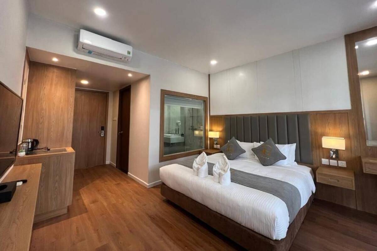 In-room safe, soundproofing, free WiFi