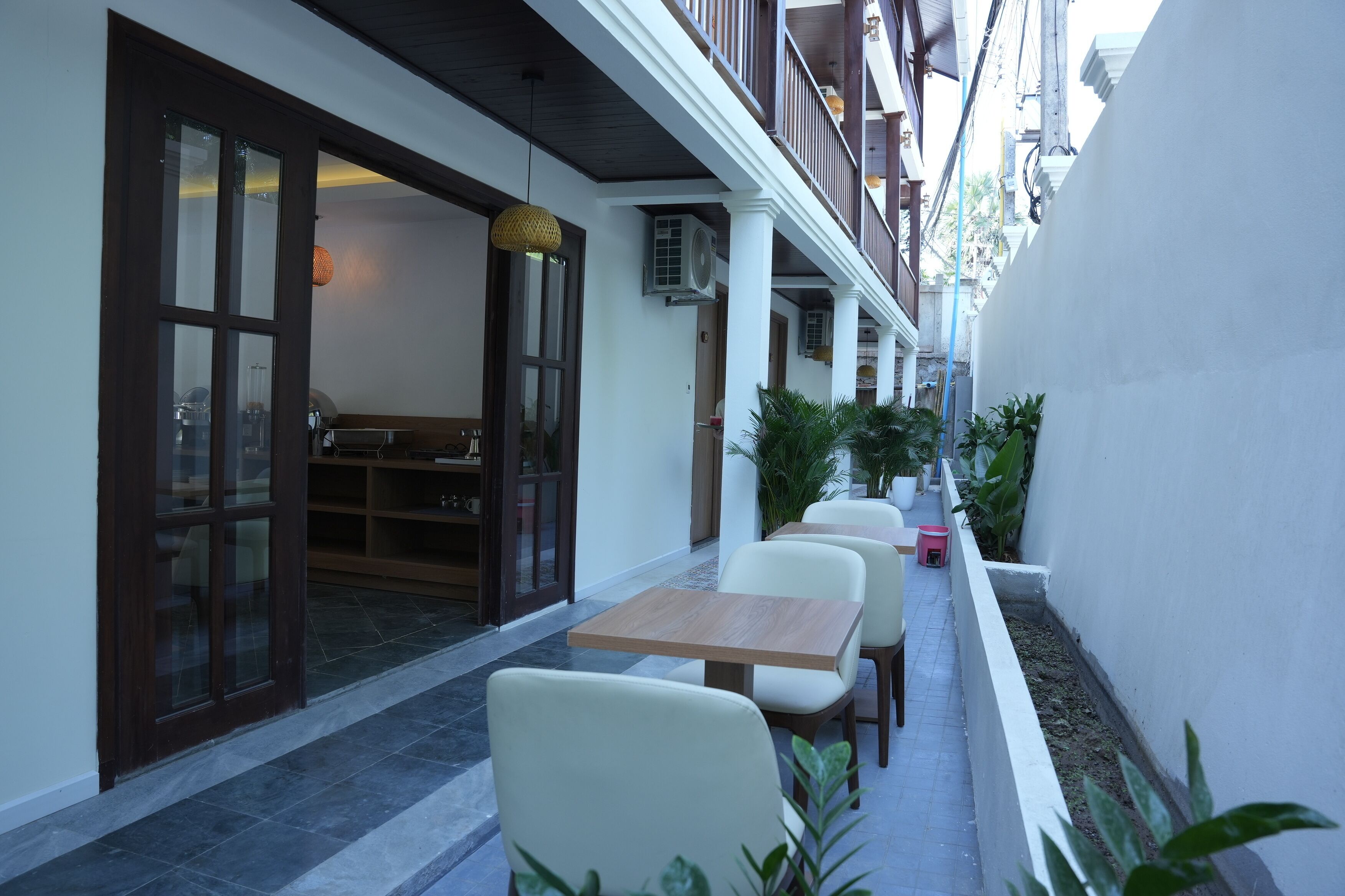 朝食 (ビュッフェ)、毎日提供 (無料)