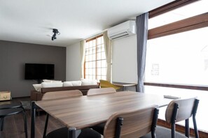 Ruokailu omassa huoneessa