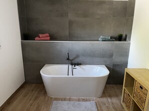 淋浴設備、風筒、提供毛巾、廁紙