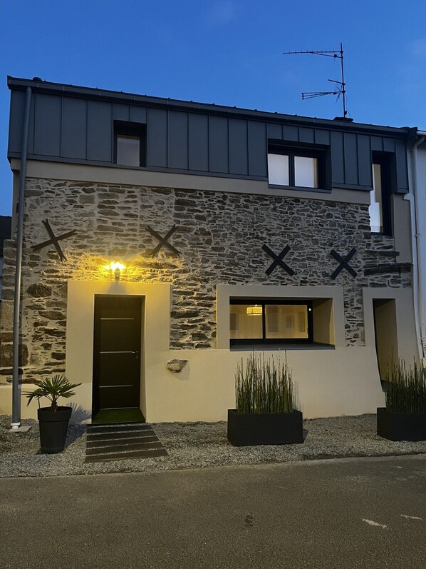 Exterior - Renovated 80m2 house 5 min from Nantes (Sautron)