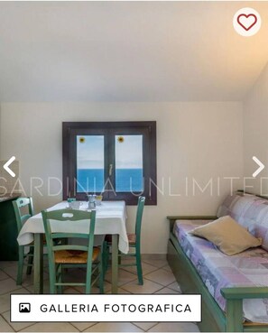 Hus, 2 soverom, røyk, privat basseng | Spisestue