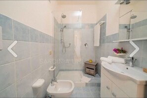 Ferienhaus, 2 Schlafzimmer, Raucher, eigener Pool | Badezimmer