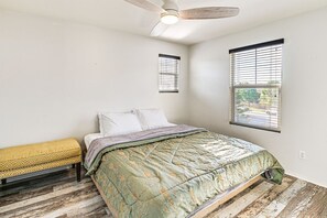 3 bedrooms, iron/ironing board, WiFi, bed sheets