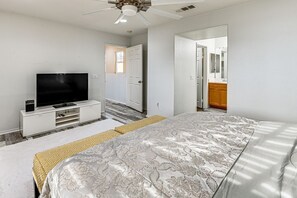 3 bedrooms, desk, iron/ironing board, free WiFi - A luxury and stylish 3-bedroom at The Enclave community in Chula Vista. (Chula Vista)