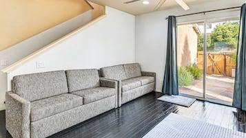 Een smart-tv en een open haard