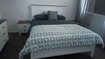 2 bedrooms, iron/ironing board, internet, bed sheets