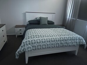 Iron/ironing board, Internet, bed sheets