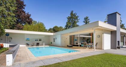 Soothing 1-bedroom studio in Riethoven shared garden